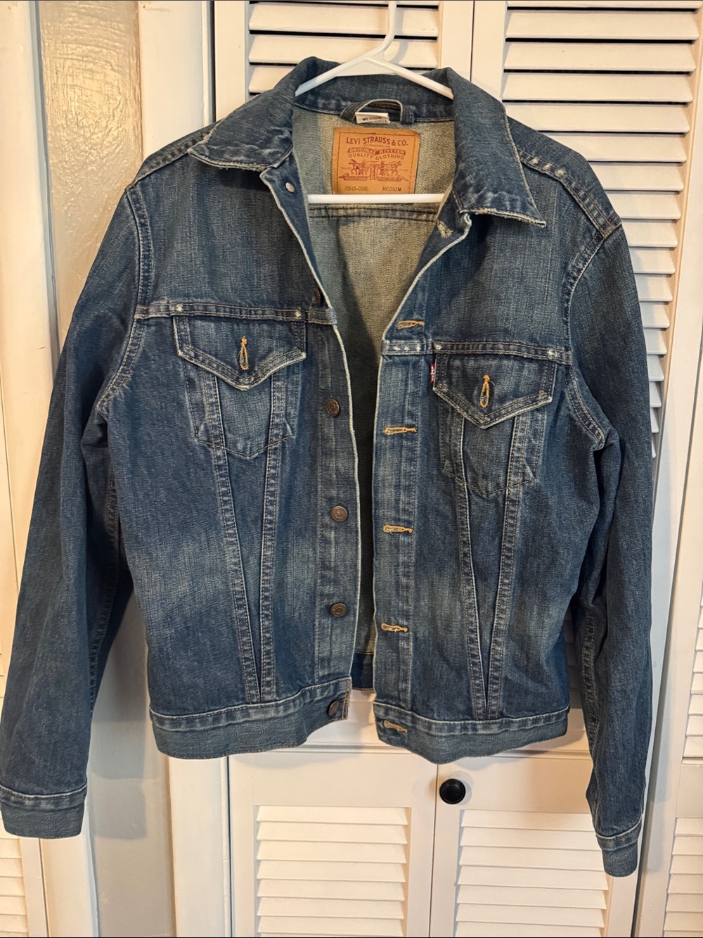 Levi's Men's Distressed Denim Jacket in Blue